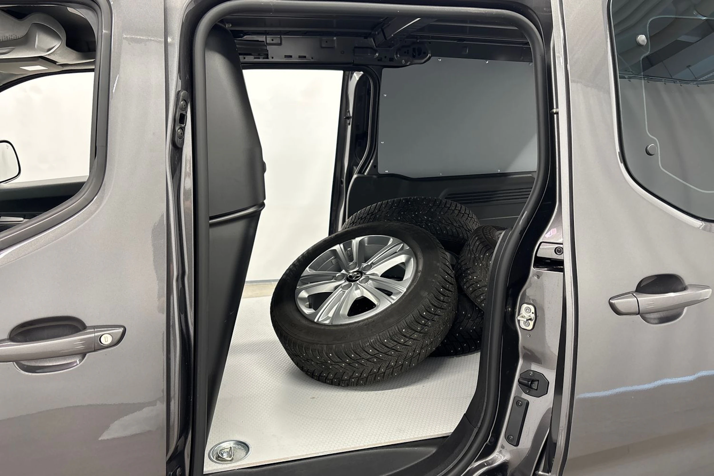 harmaa Toyota Proace CITY 2024 kuva 20.