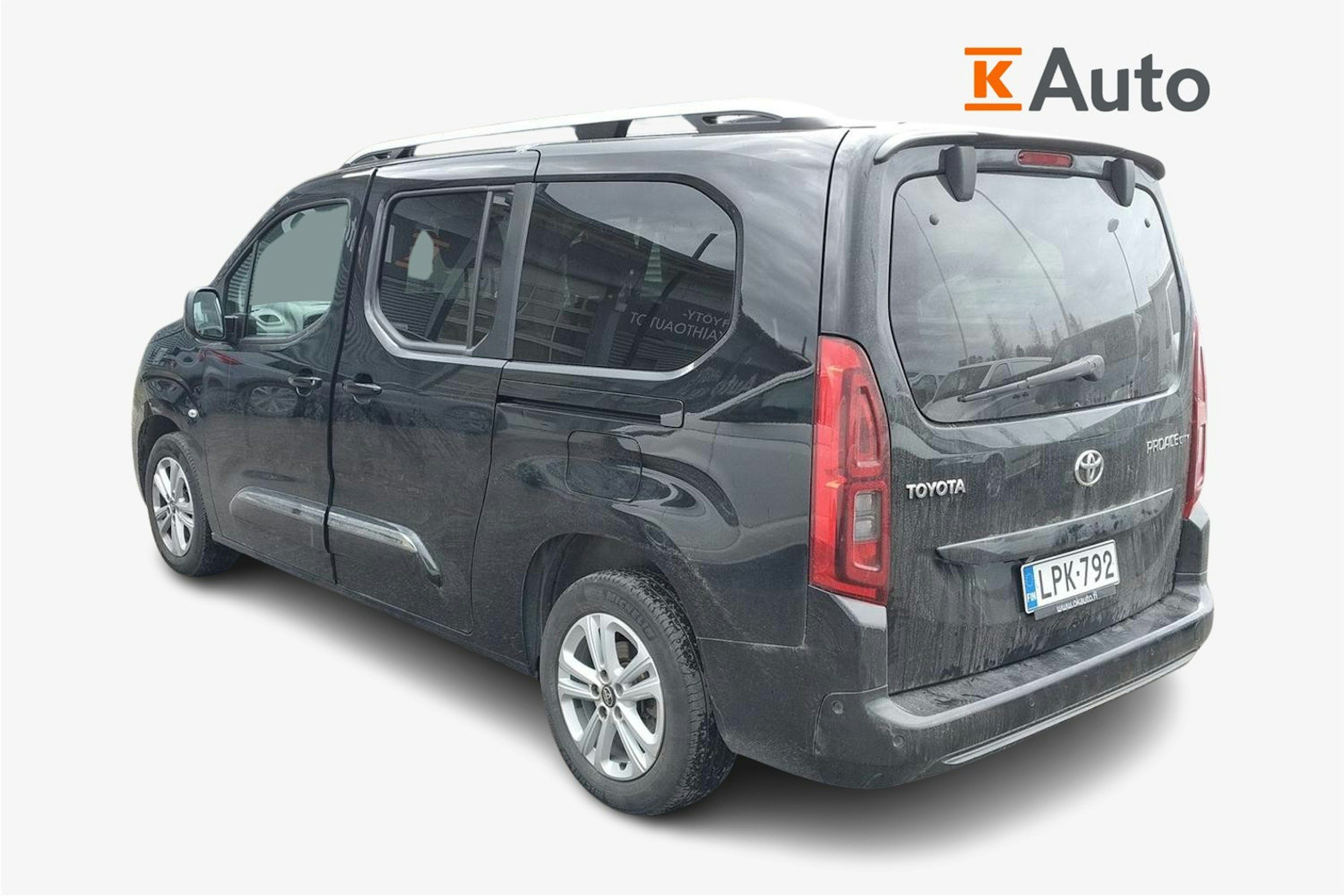 musta Toyota Proace CITY Verso 2020 kuva 2.