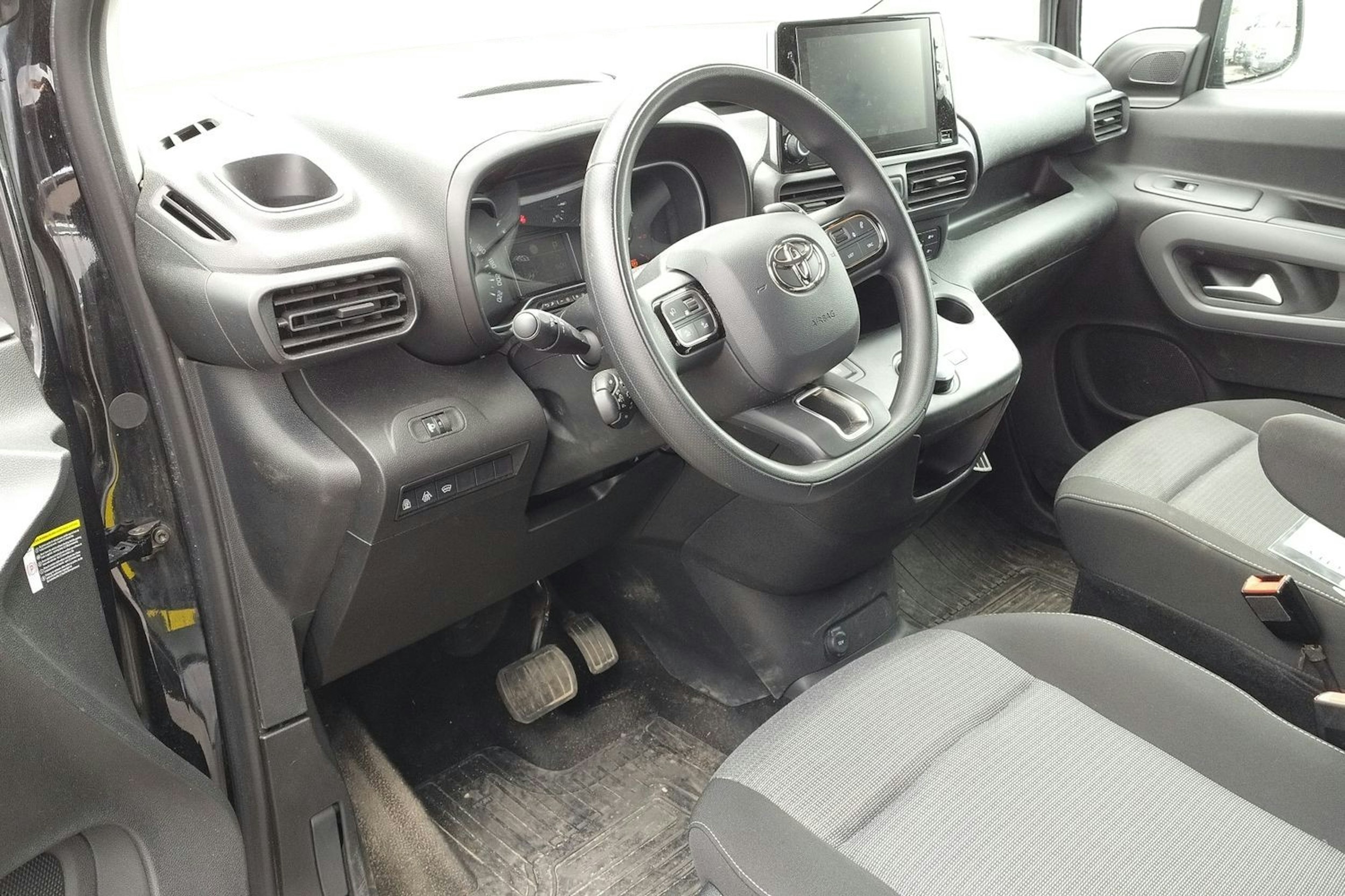 musta Toyota Proace CITY Verso 2020 kuva 3.