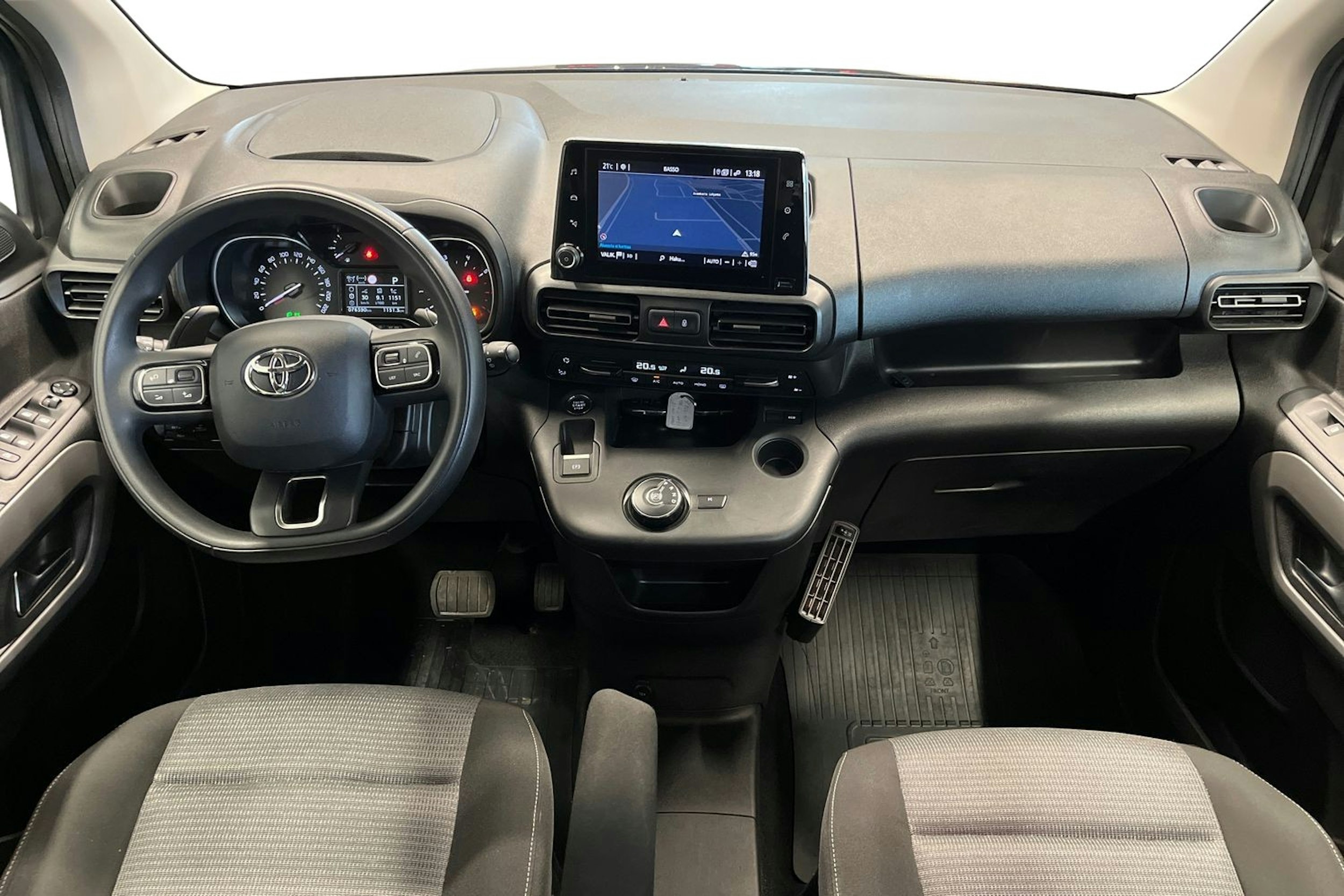 musta Toyota Proace CITY Verso 2020 kuva 9.