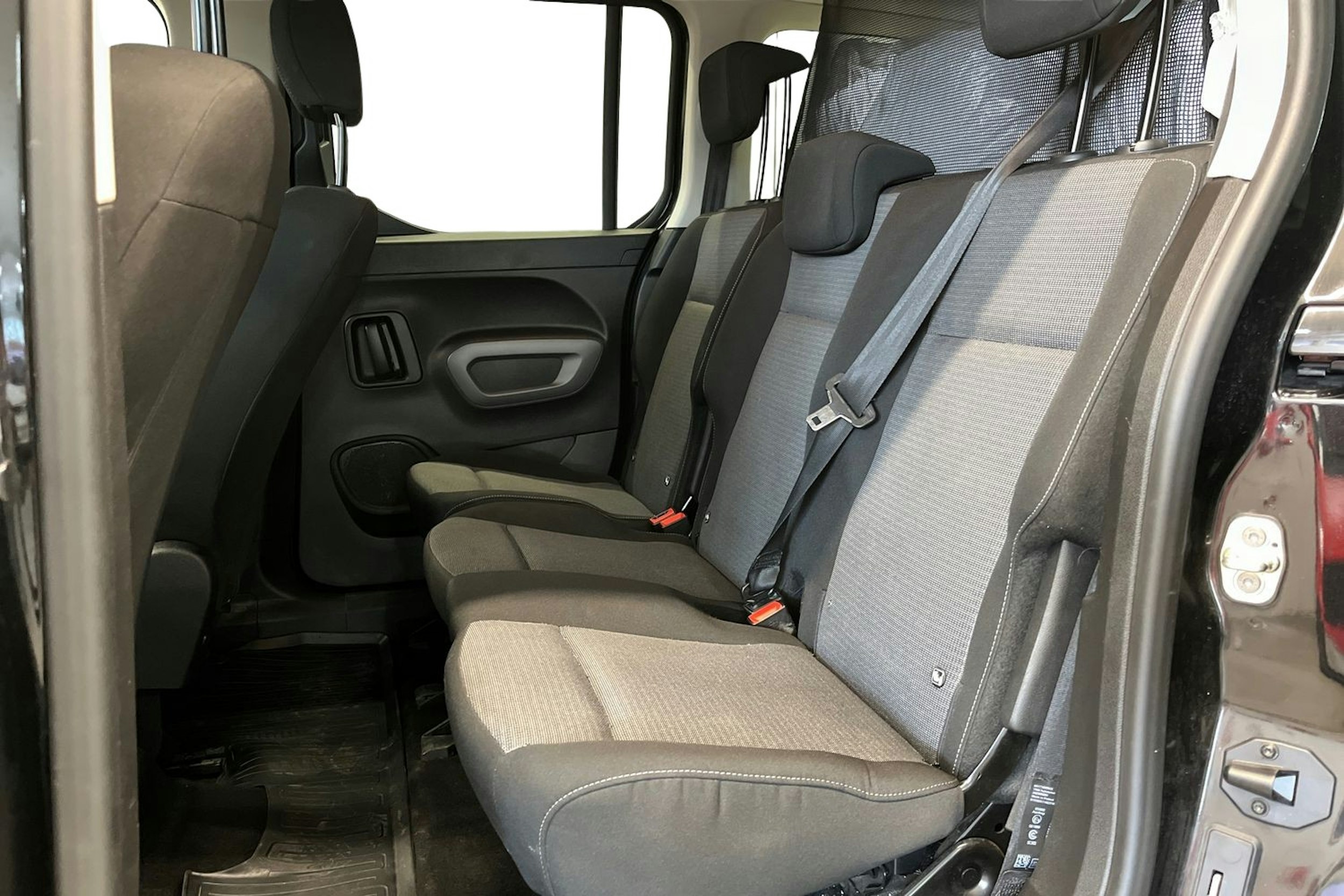 musta Toyota Proace CITY Verso 2020 kuva 10.