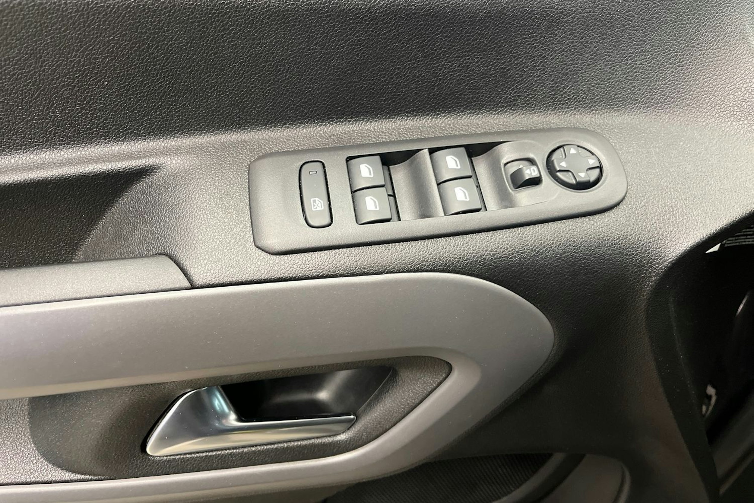 musta Toyota Proace CITY Verso 2020 kuva 13.