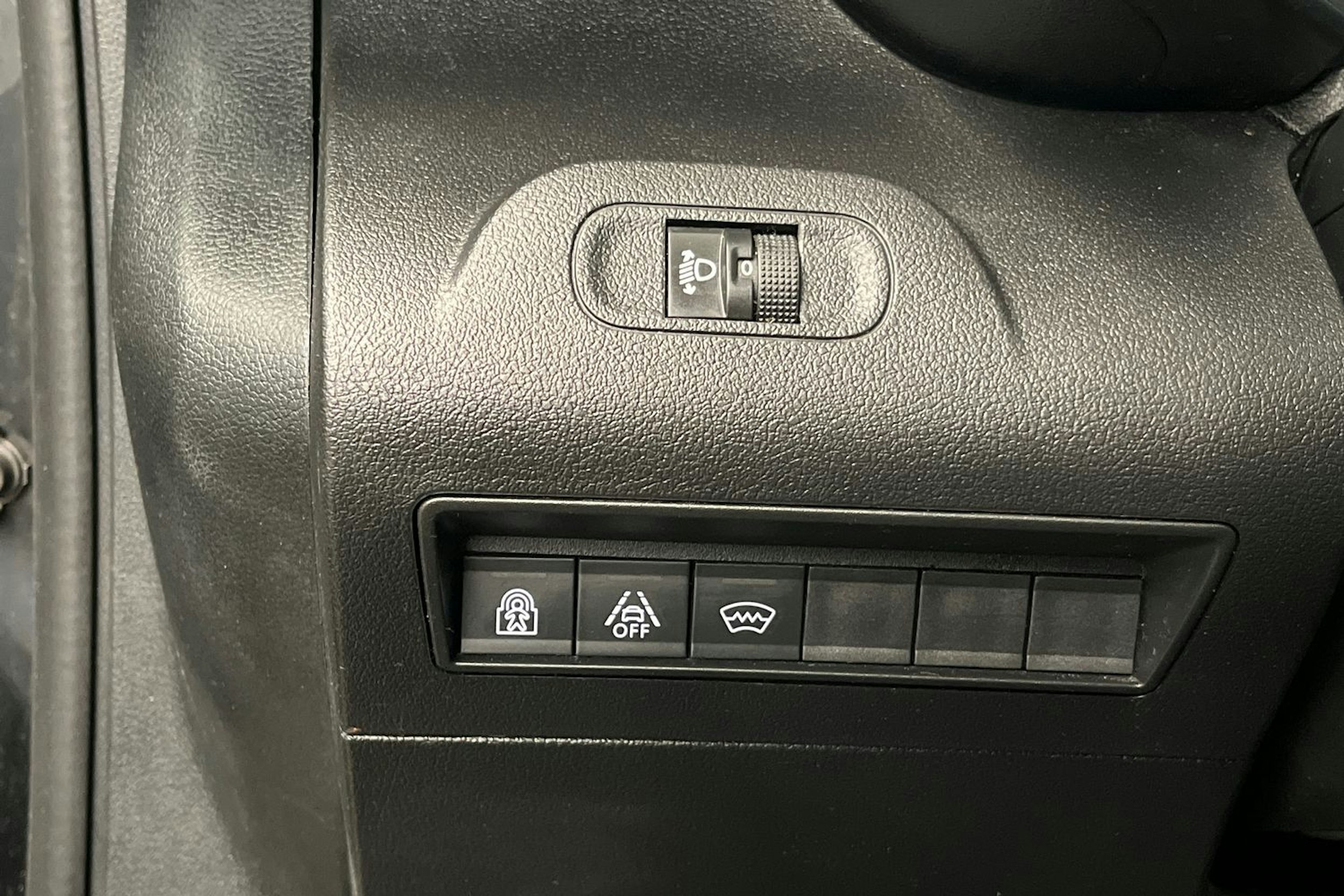 musta Toyota Proace CITY Verso 2020 kuva 14.