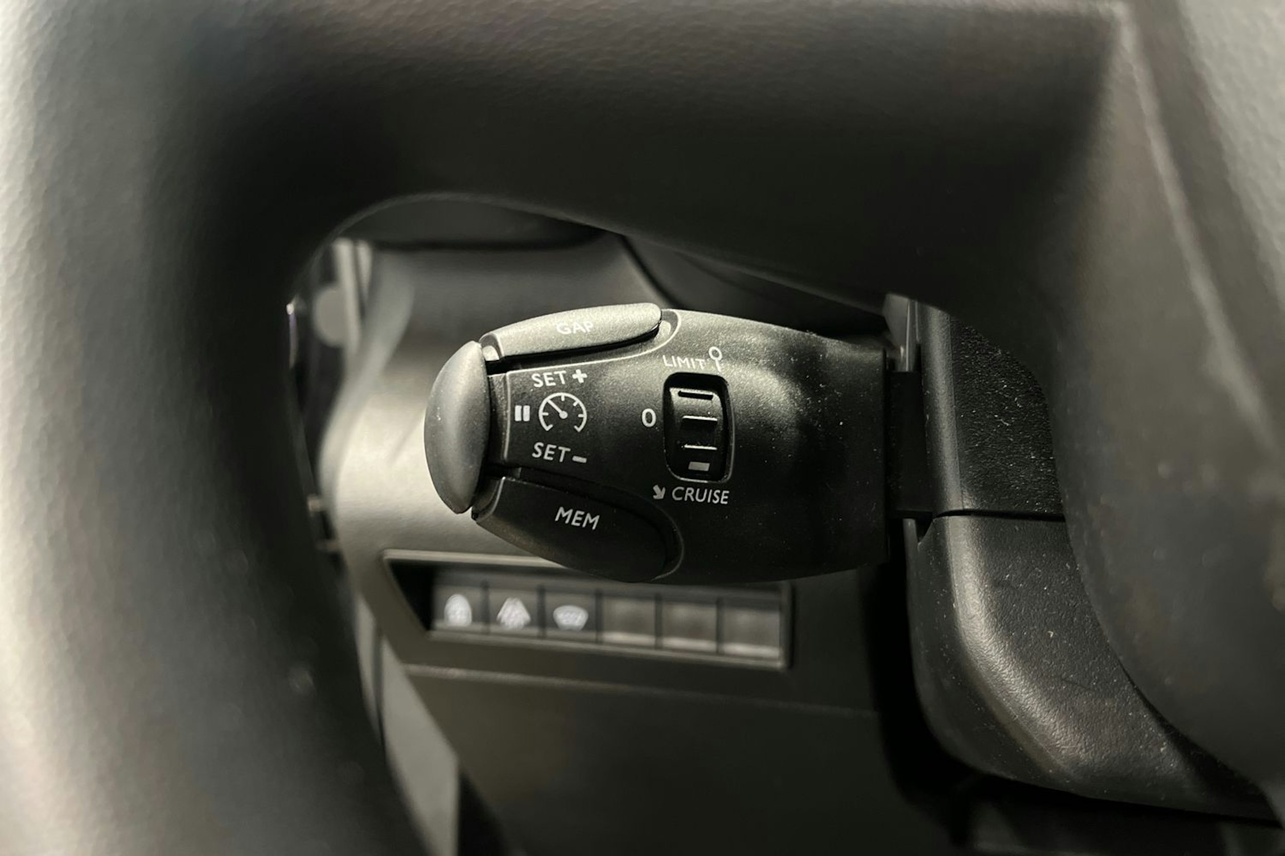 musta Toyota Proace CITY Verso 2020 kuva 16.