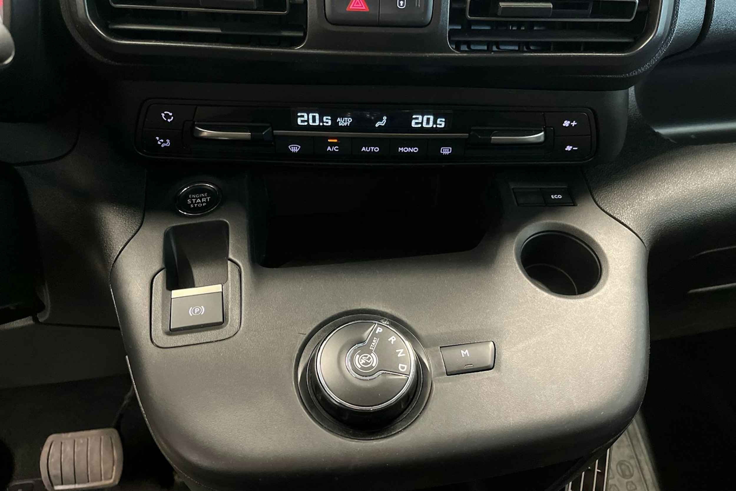 musta Toyota Proace CITY Verso 2020 kuva 17.
