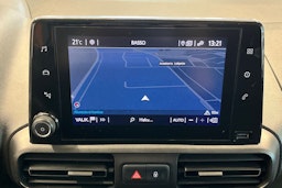 musta Toyota Proace CITY Verso 2020 kuva 18.