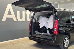 musta Toyota Proace CITY Verso 2020 kuva 20.