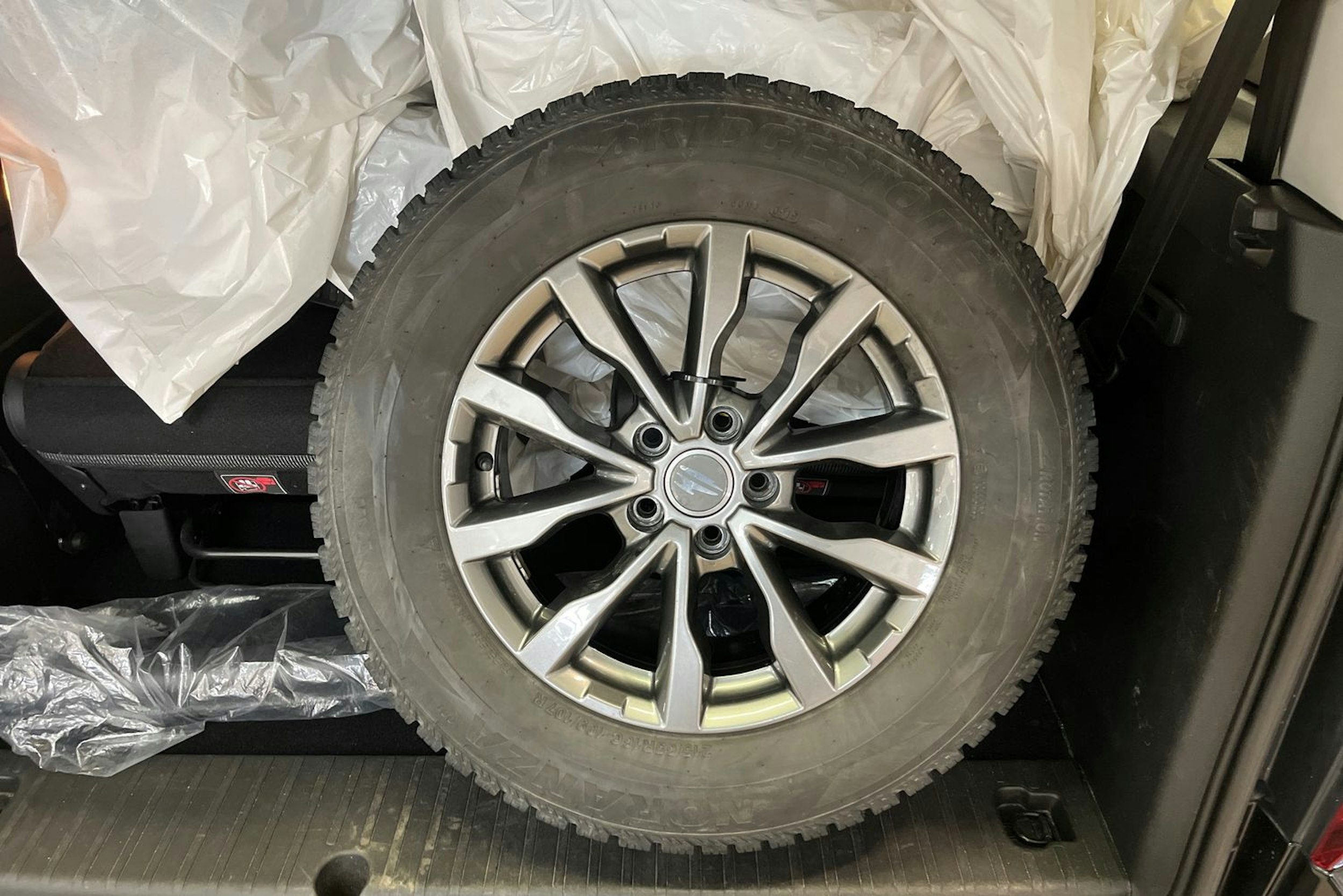 musta Toyota Proace CITY Verso 2020 kuva 22.