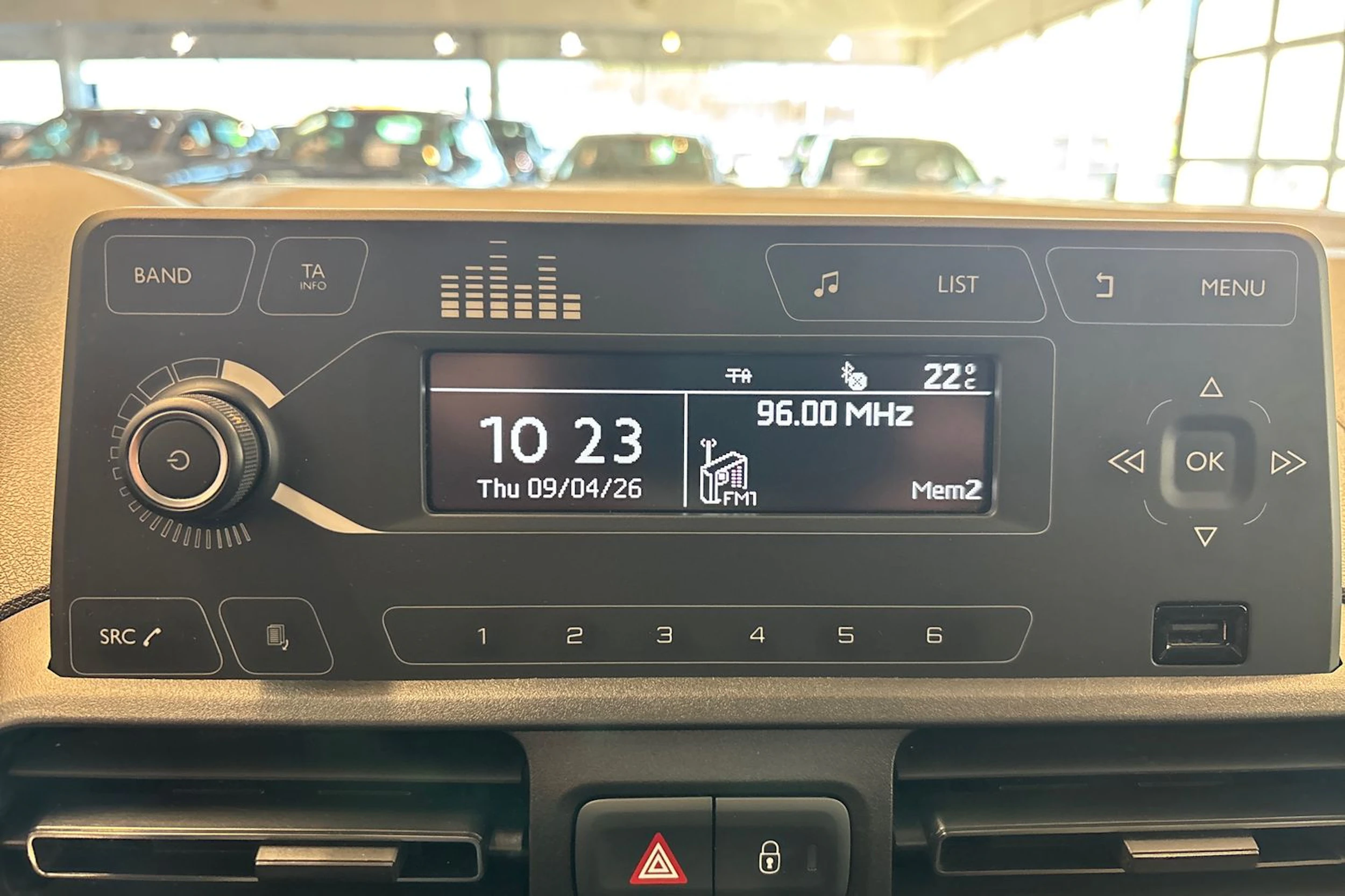 Harmaa Toyota Proace CITY Verso 2022 kuva 16.