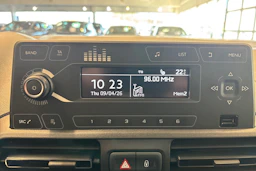 Harmaa Toyota Proace CITY Verso 2022 kuva 16.