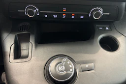 Harmaa Toyota Proace CITY Verso 2022 kuva 17.