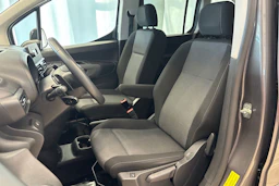 Harmaa Toyota Proace CITY Verso 2022 kuva 20.