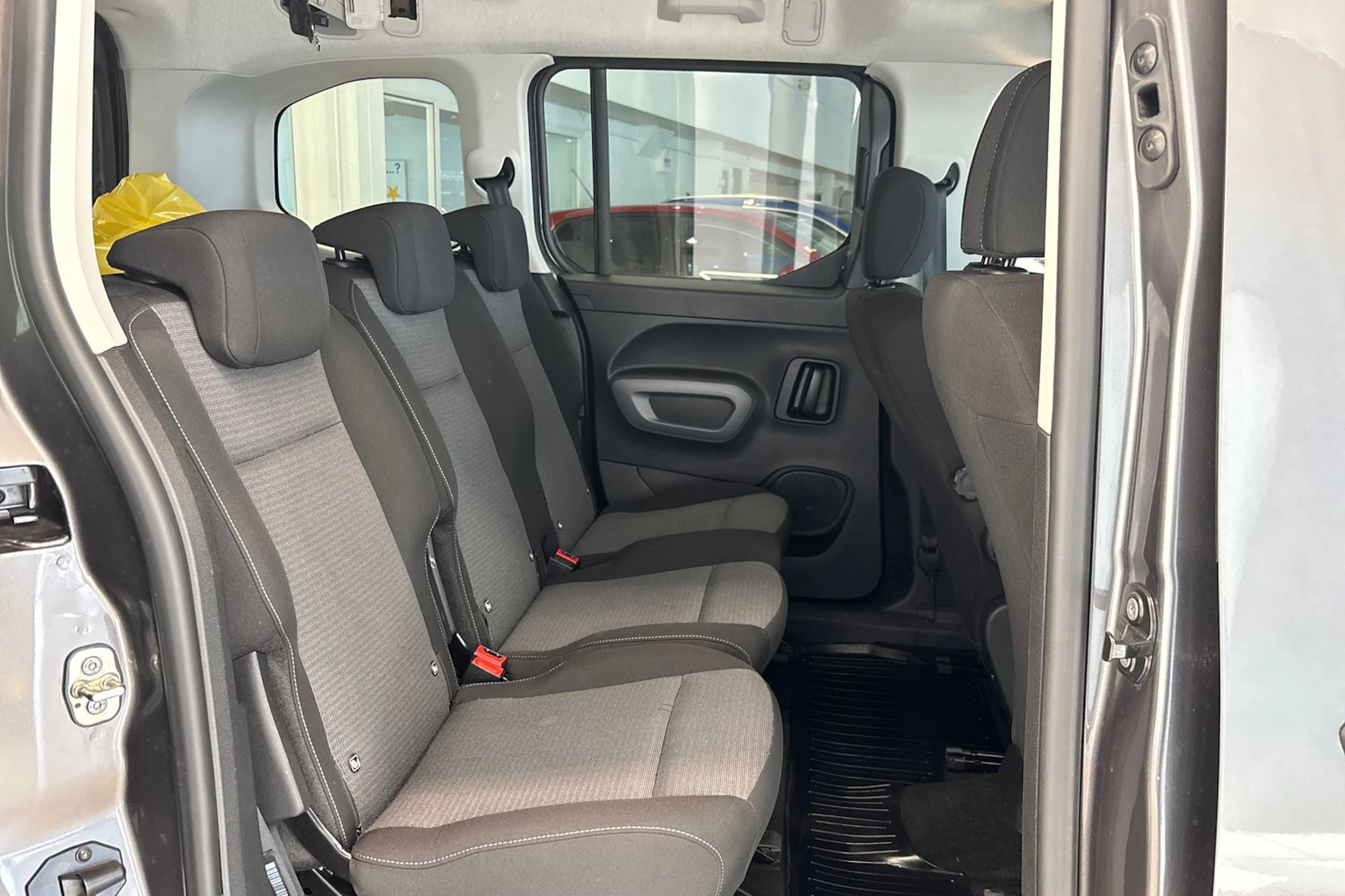 Harmaa Toyota Proace CITY Verso 2022 kuva 22.