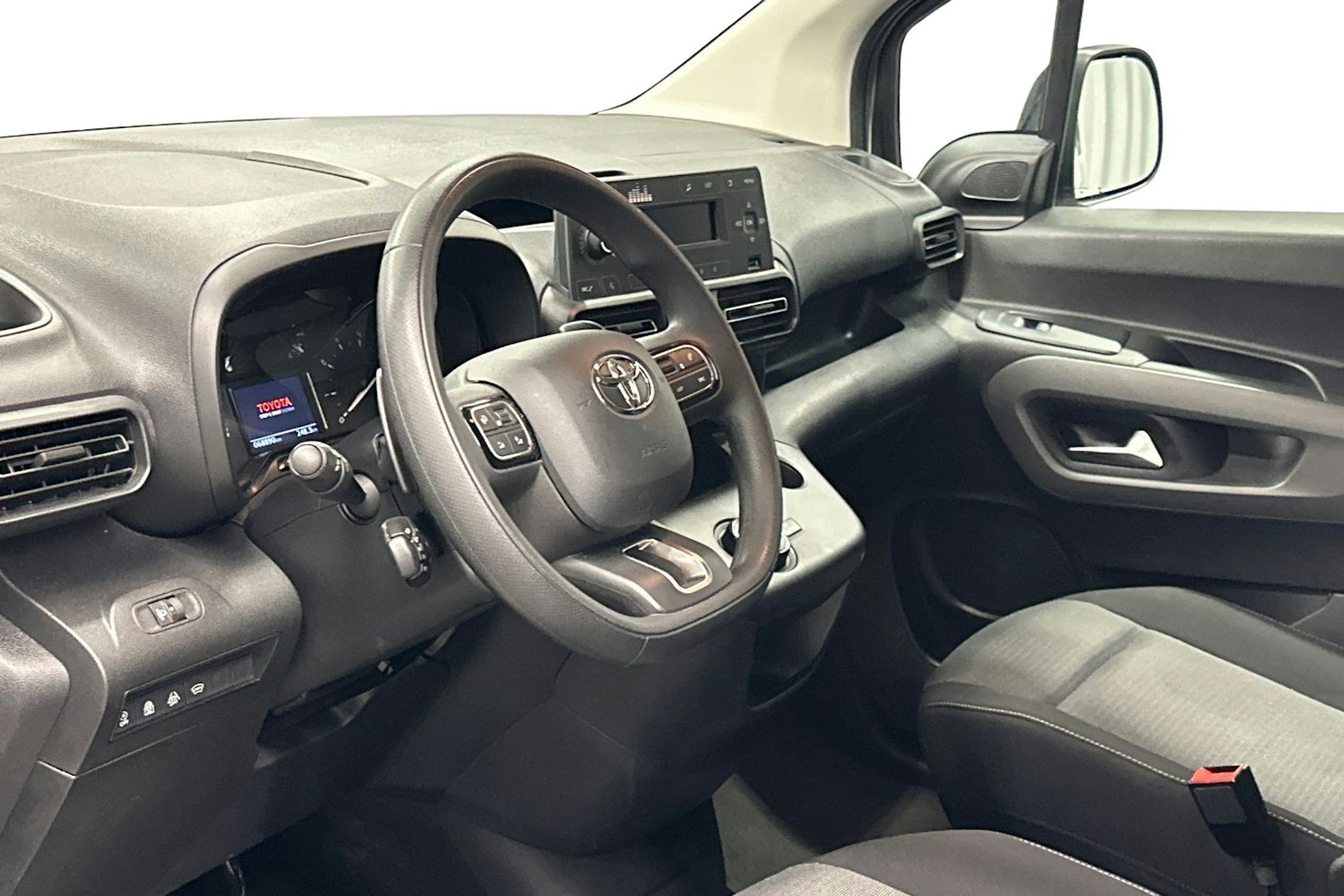 valkoinen Toyota Proace CITY Verso 2022 kuva 7.
