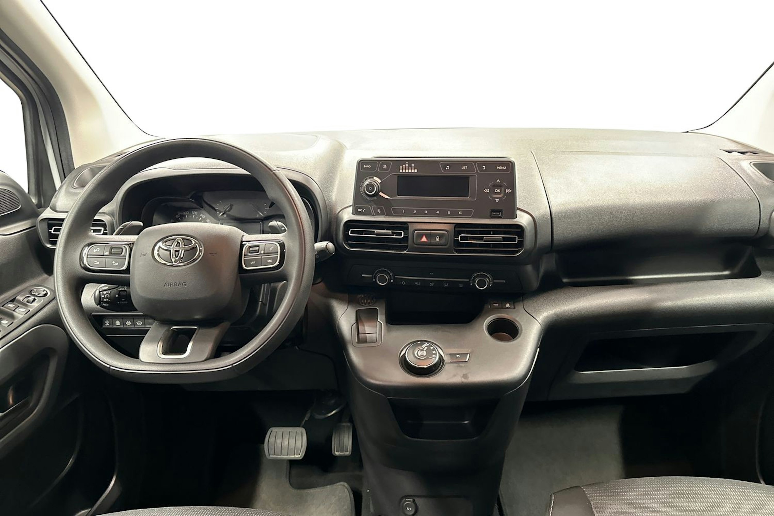 valkoinen Toyota Proace CITY Verso 2022 kuva 9.