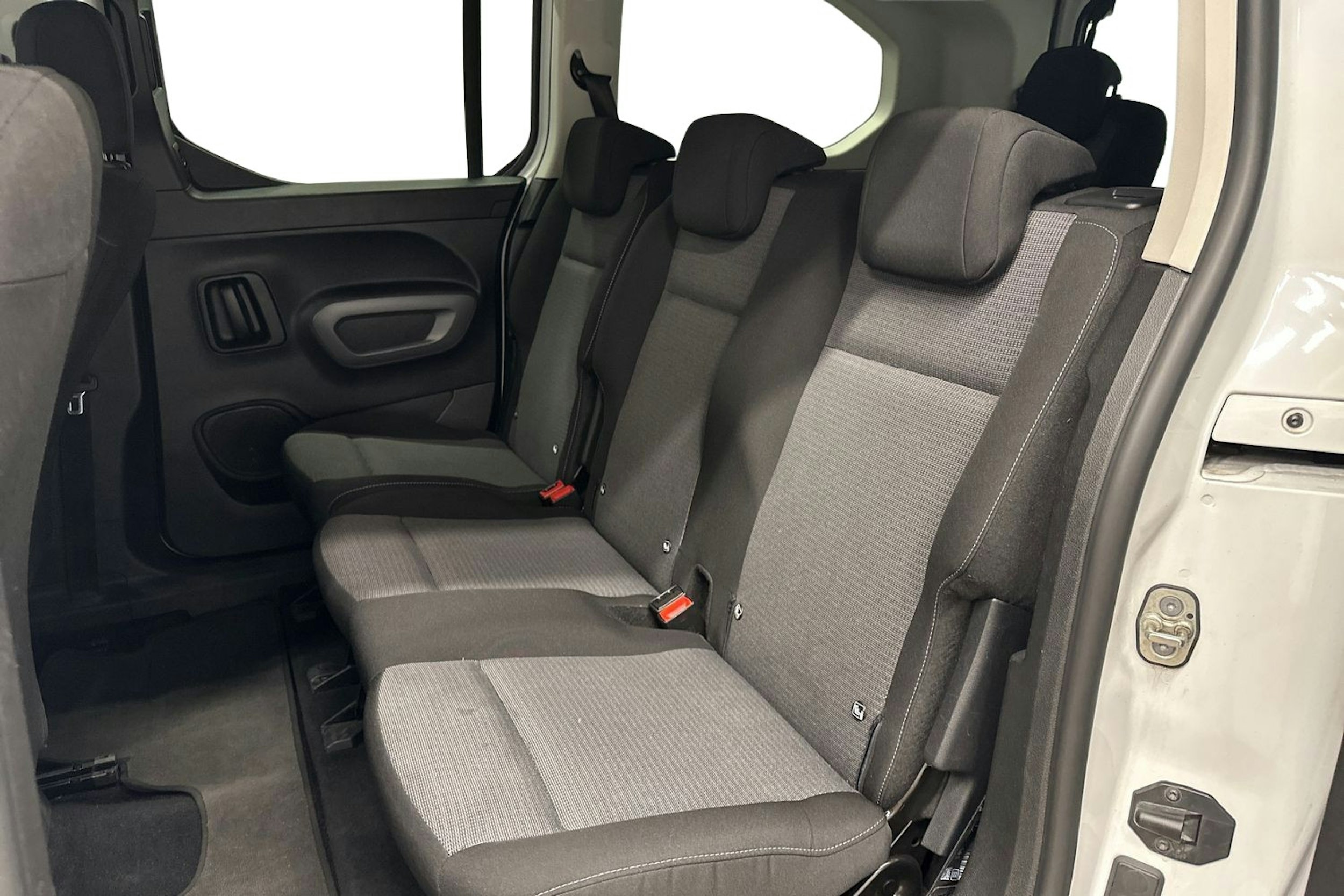 valkoinen Toyota Proace CITY Verso 2022 kuva 10.