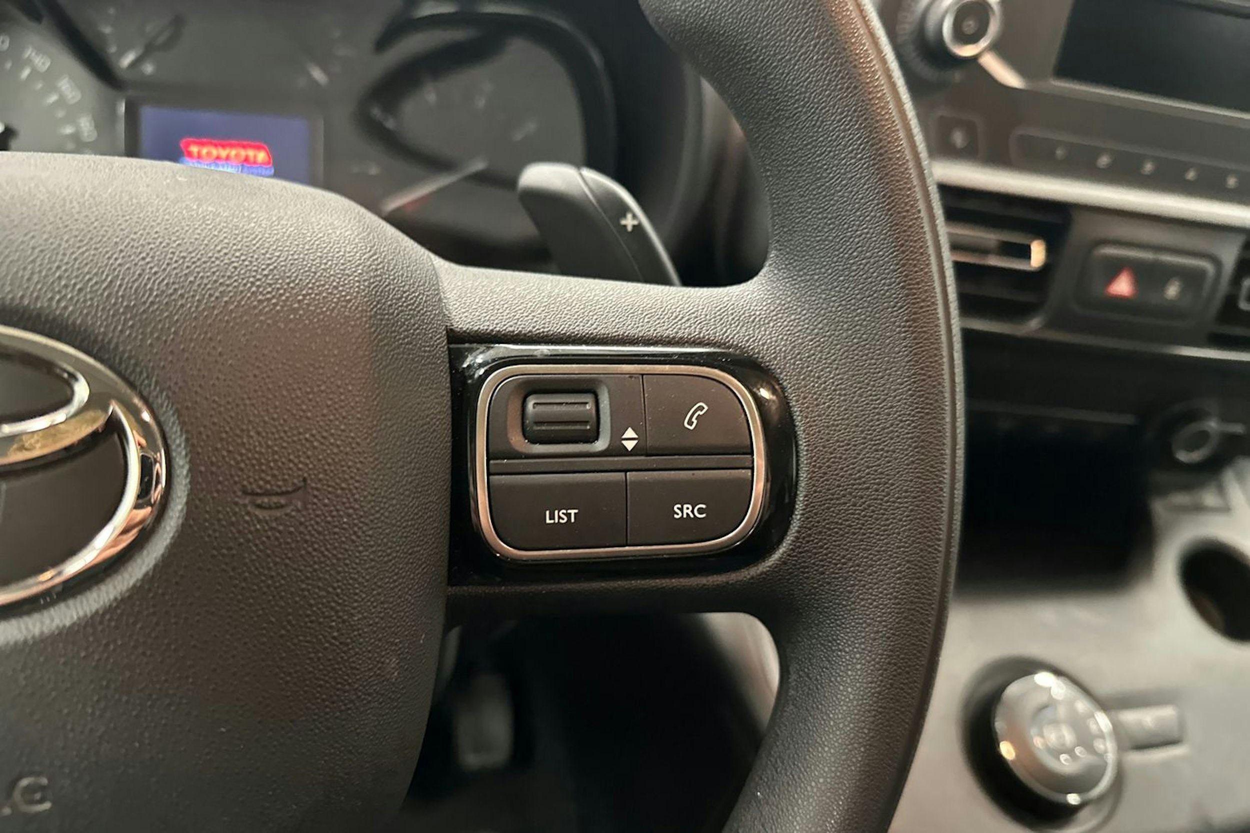 valkoinen Toyota Proace CITY Verso 2022 kuva 15.