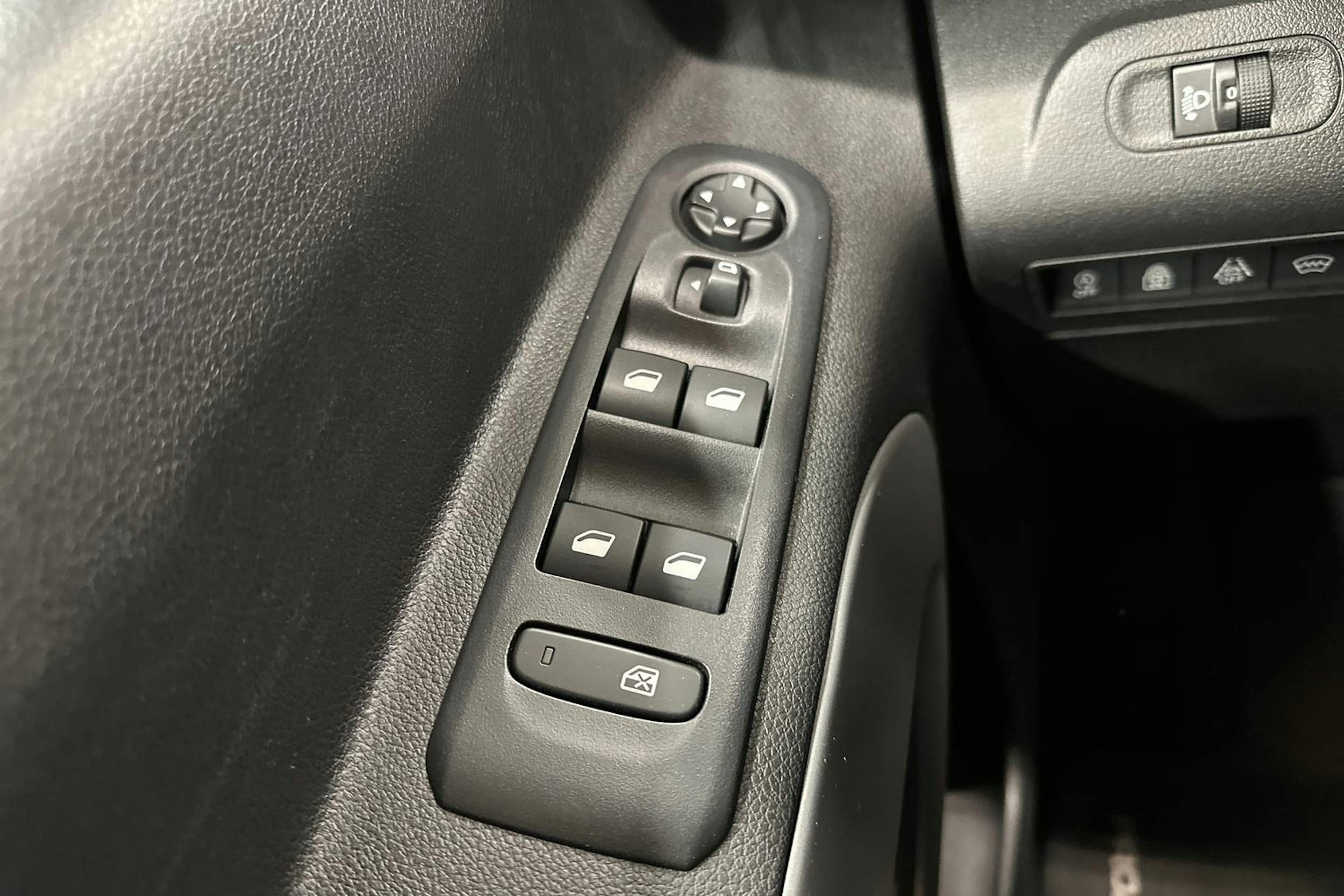 valkoinen Toyota Proace CITY Verso 2022 kuva 17.