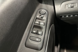 valkoinen Toyota Proace CITY Verso 2022 kuva 17.