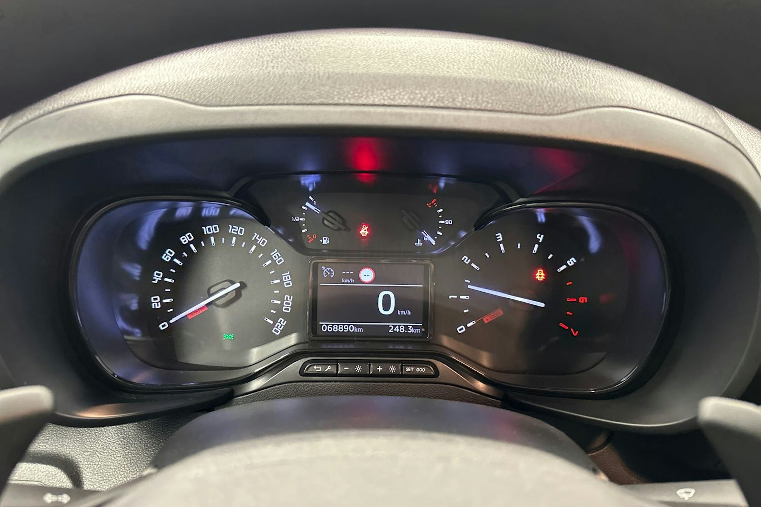 valkoinen Toyota Proace CITY Verso 2022 kuva 19.