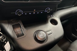 valkoinen Toyota Proace CITY Verso 2022 kuva 21.