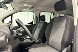 valkoinen Toyota Proace CITY Verso 2022 kuva 22.