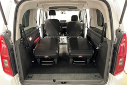 valkoinen Toyota Proace CITY Verso 2022 kuva 26.