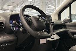 valkoinen Toyota Proace CITY Verso 2022 kuva 3.