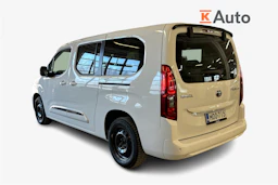 valkoinen Toyota Proace CITY Verso 2022 kuva 2.