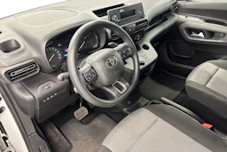 valkoinen Toyota Proace CITY Verso 2022 kuva 8.