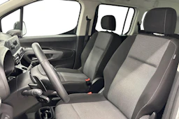 valkoinen Toyota Proace CITY Verso 2022 kuva 11.