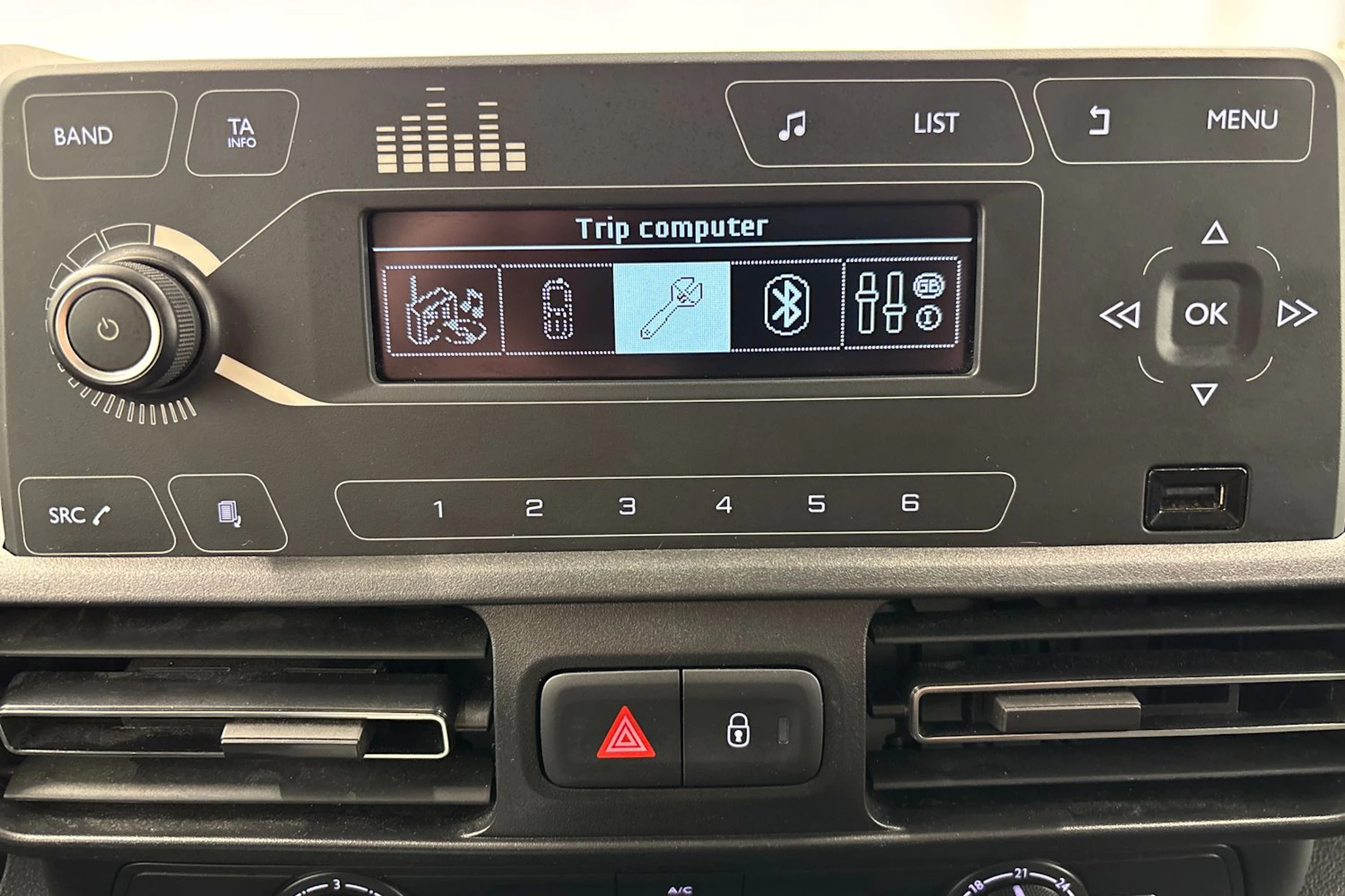 valkoinen Toyota Proace CITY Verso 2022 kuva 15.
