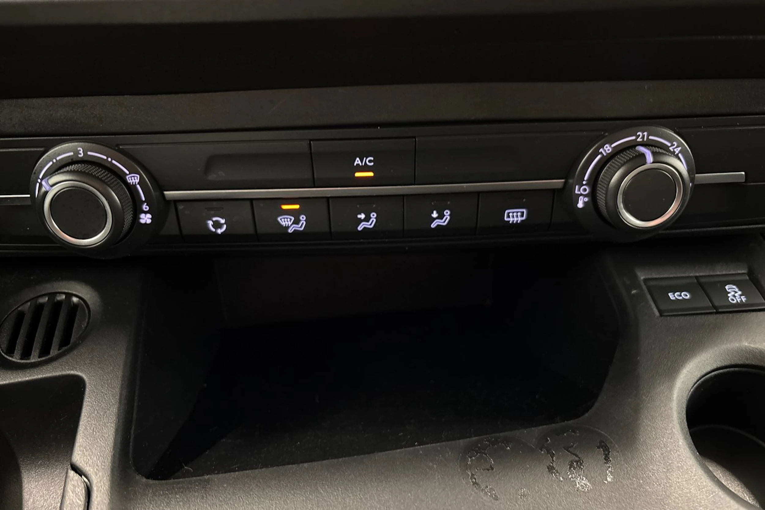 valkoinen Toyota Proace CITY Verso 2022 kuva 16.