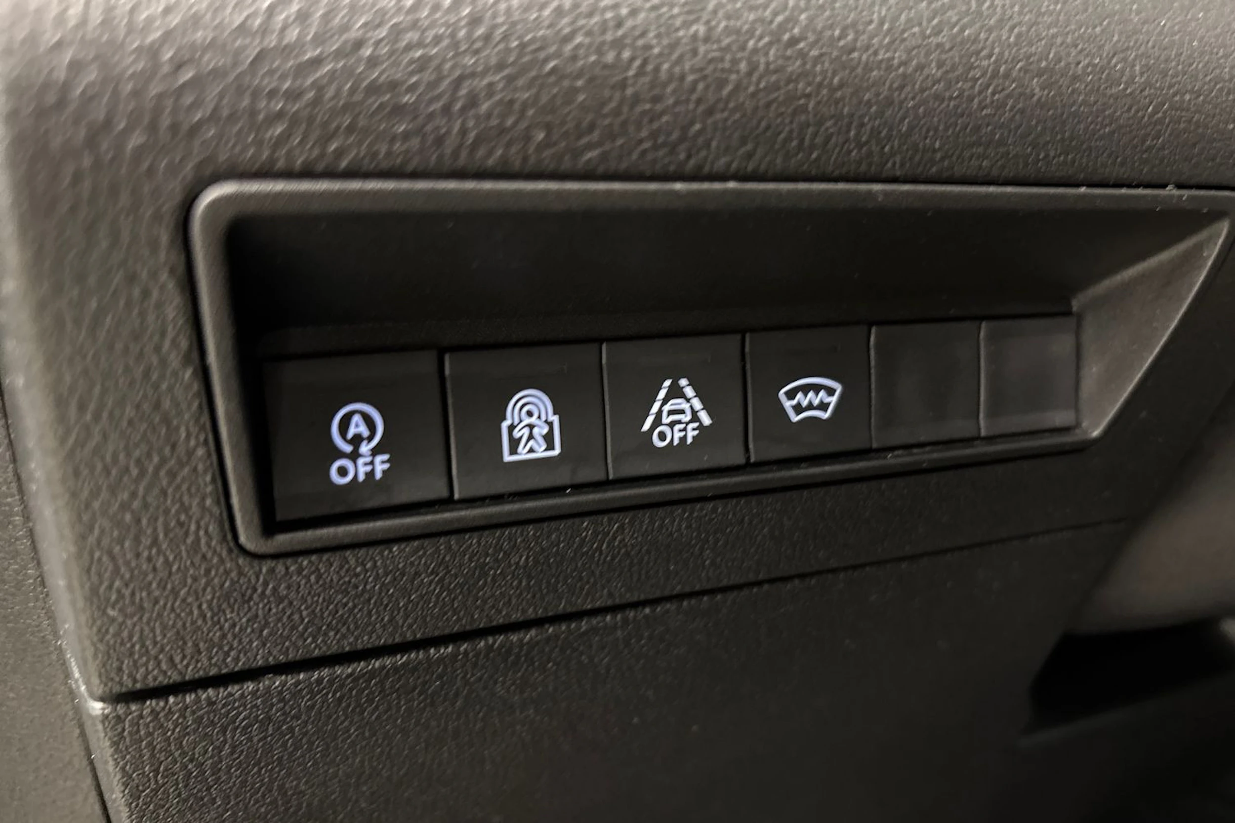 valkoinen Toyota Proace CITY Verso 2022 kuva 18.