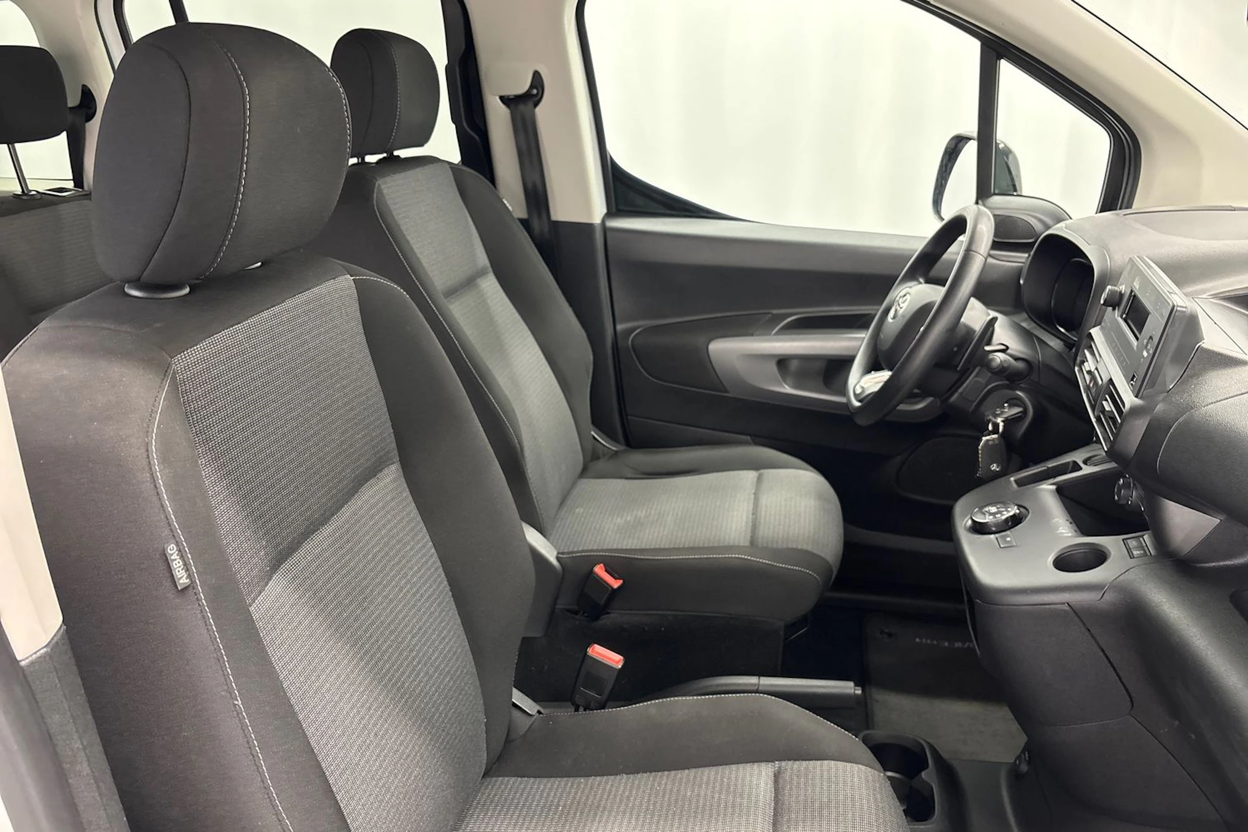 valkoinen Toyota Proace CITY Verso 2022 kuva 21.