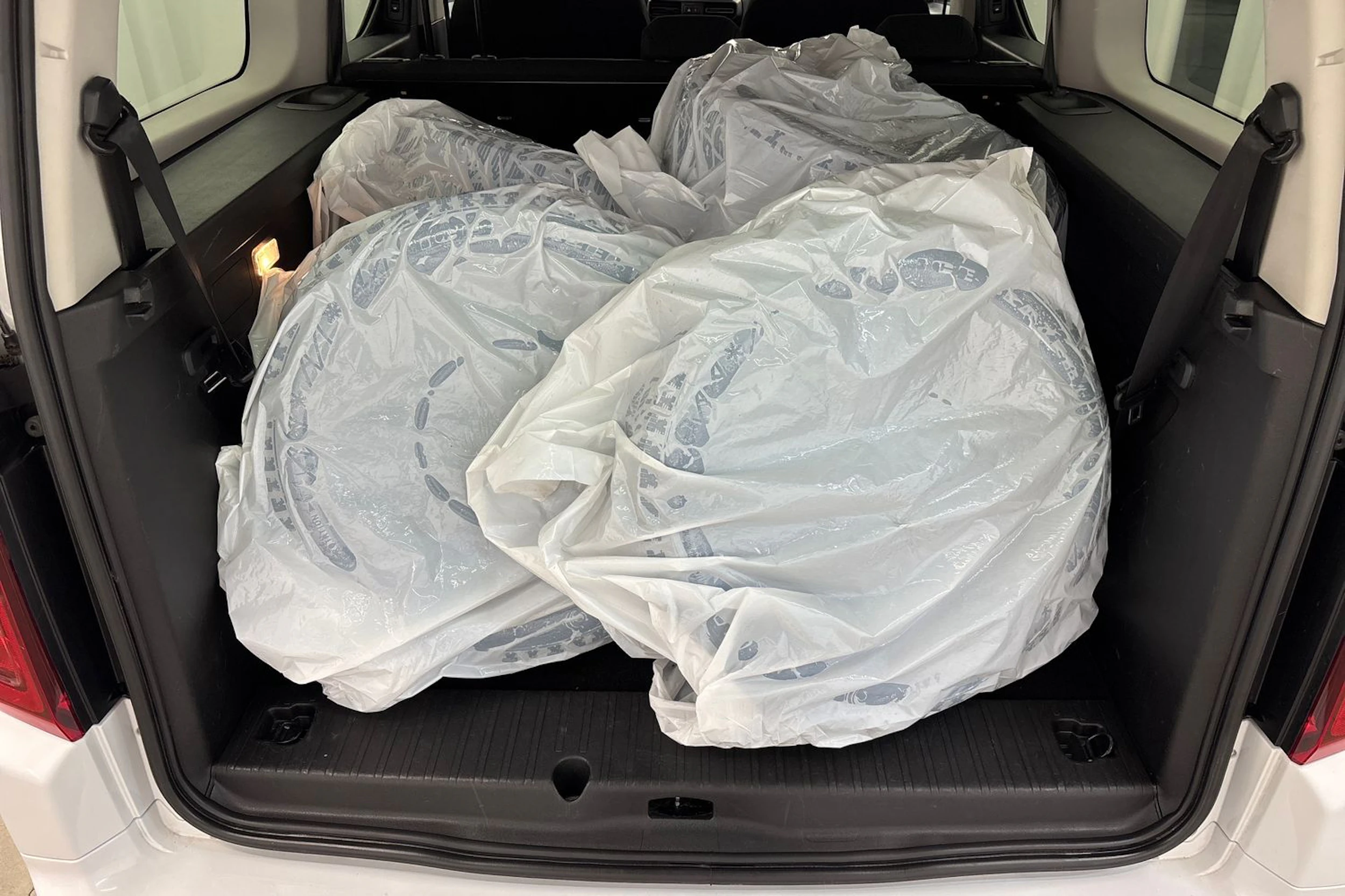 valkoinen Toyota Proace CITY Verso 2022 kuva 23.