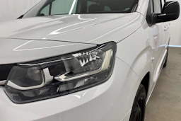 valkoinen Toyota Proace CITY Verso 2022 kuva 25.