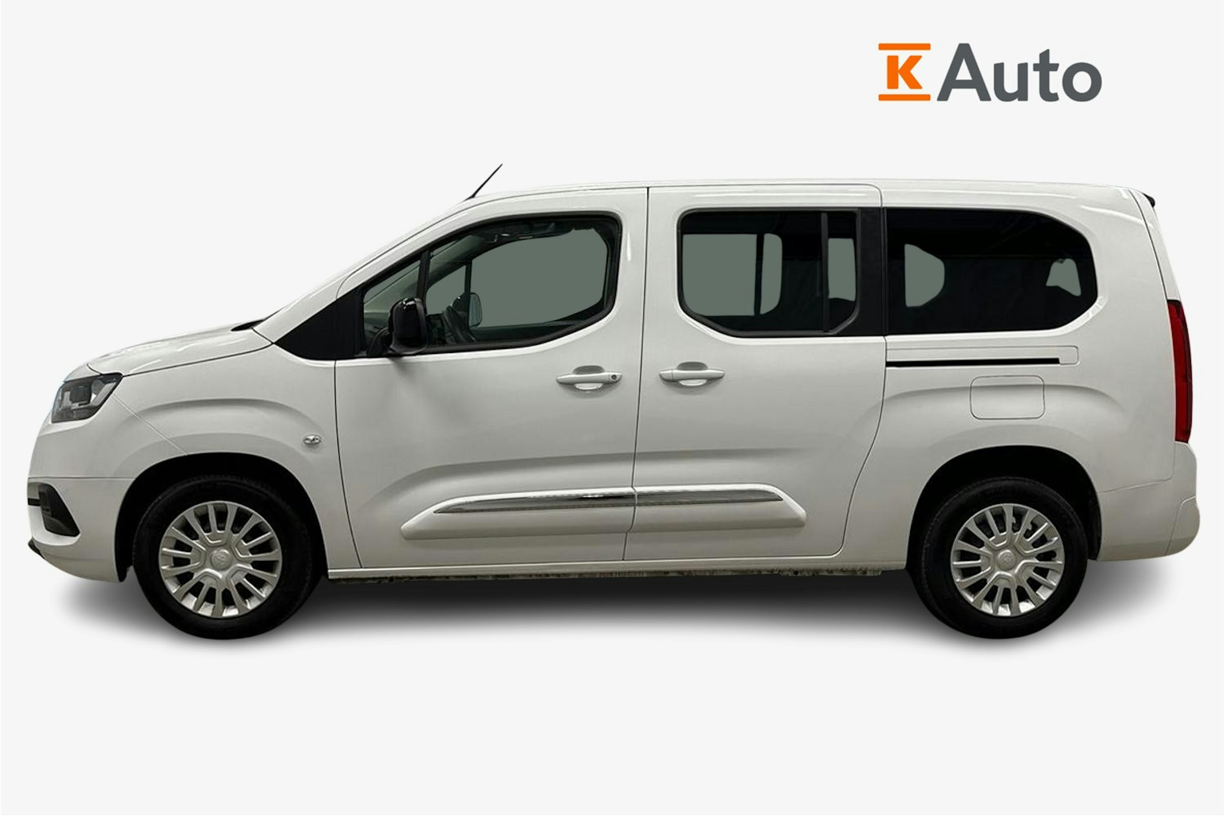 valkoinen Toyota Proace CITY Verso 2022 kuva 6.