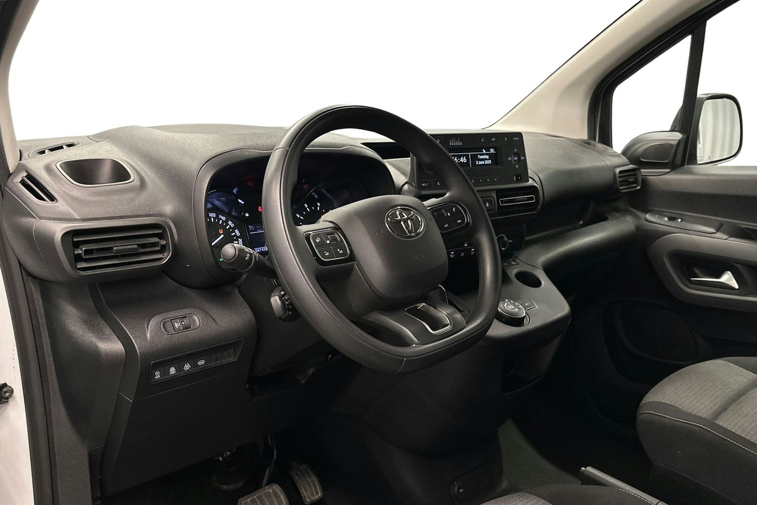 valkoinen Toyota Proace CITY Verso 2022 kuva 7.