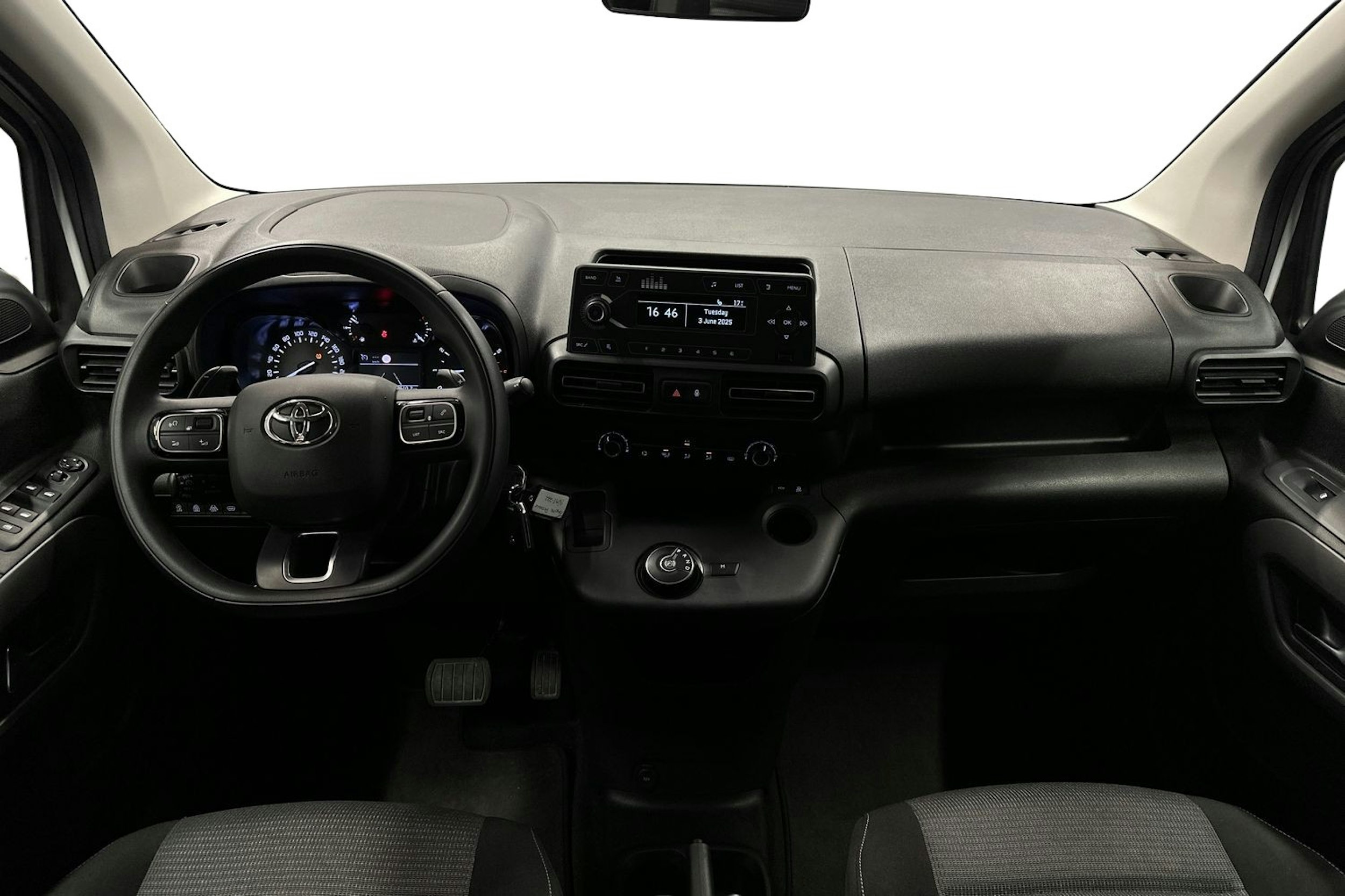 valkoinen Toyota Proace CITY Verso 2022 kuva 9.