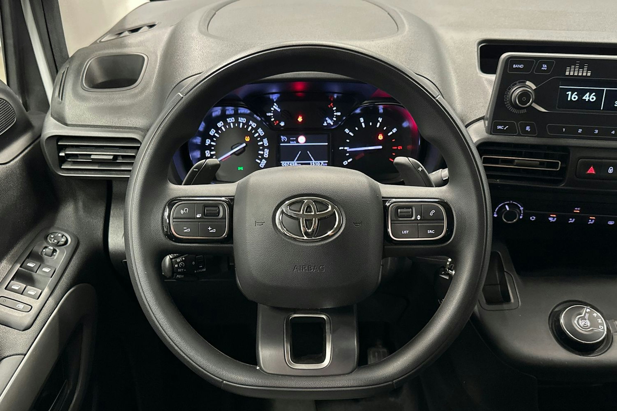 valkoinen Toyota Proace CITY Verso 2022 kuva 15.