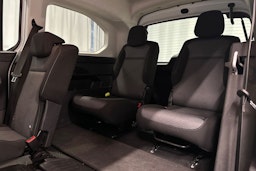 valkoinen Toyota Proace CITY Verso 2022 kuva 16.