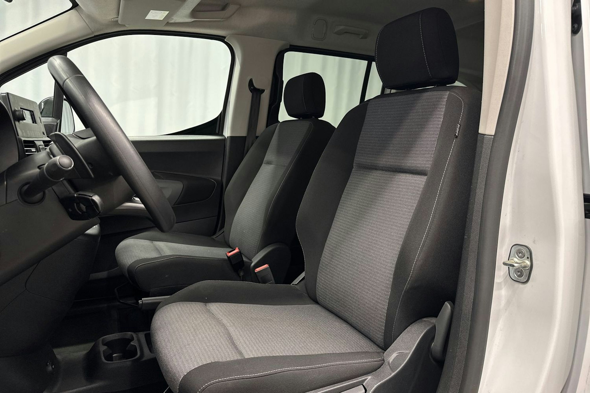 valkoinen Toyota Proace CITY Verso 2022 kuva 17.