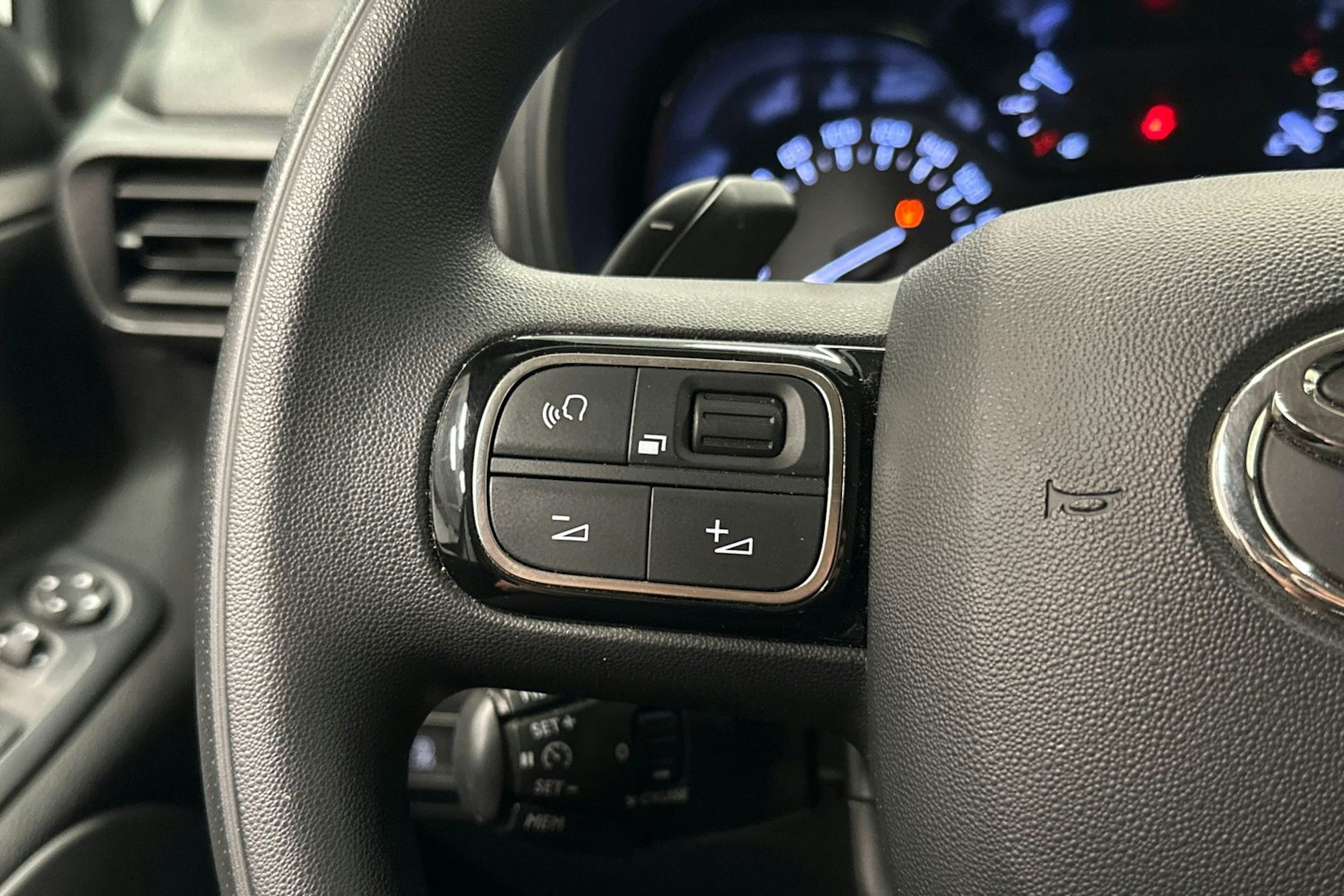 valkoinen Toyota Proace CITY Verso 2022 kuva 18.