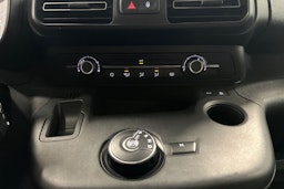 valkoinen Toyota Proace CITY Verso 2022 kuva 22.