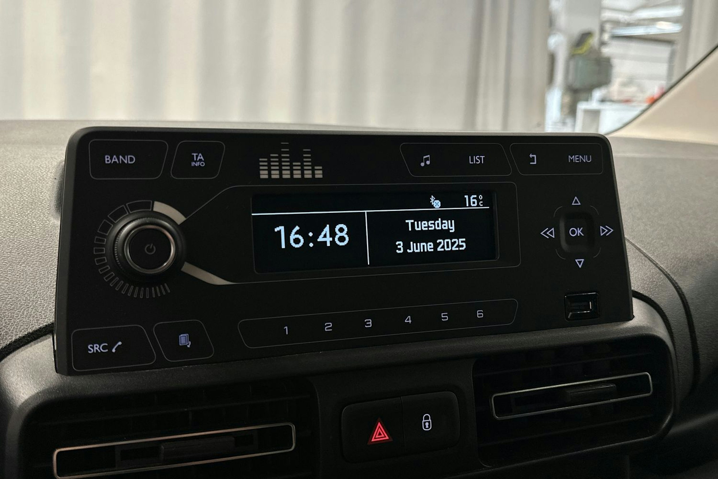 valkoinen Toyota Proace CITY Verso 2022 kuva 23.