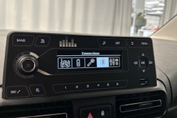 valkoinen Toyota Proace CITY Verso 2022 kuva 24.