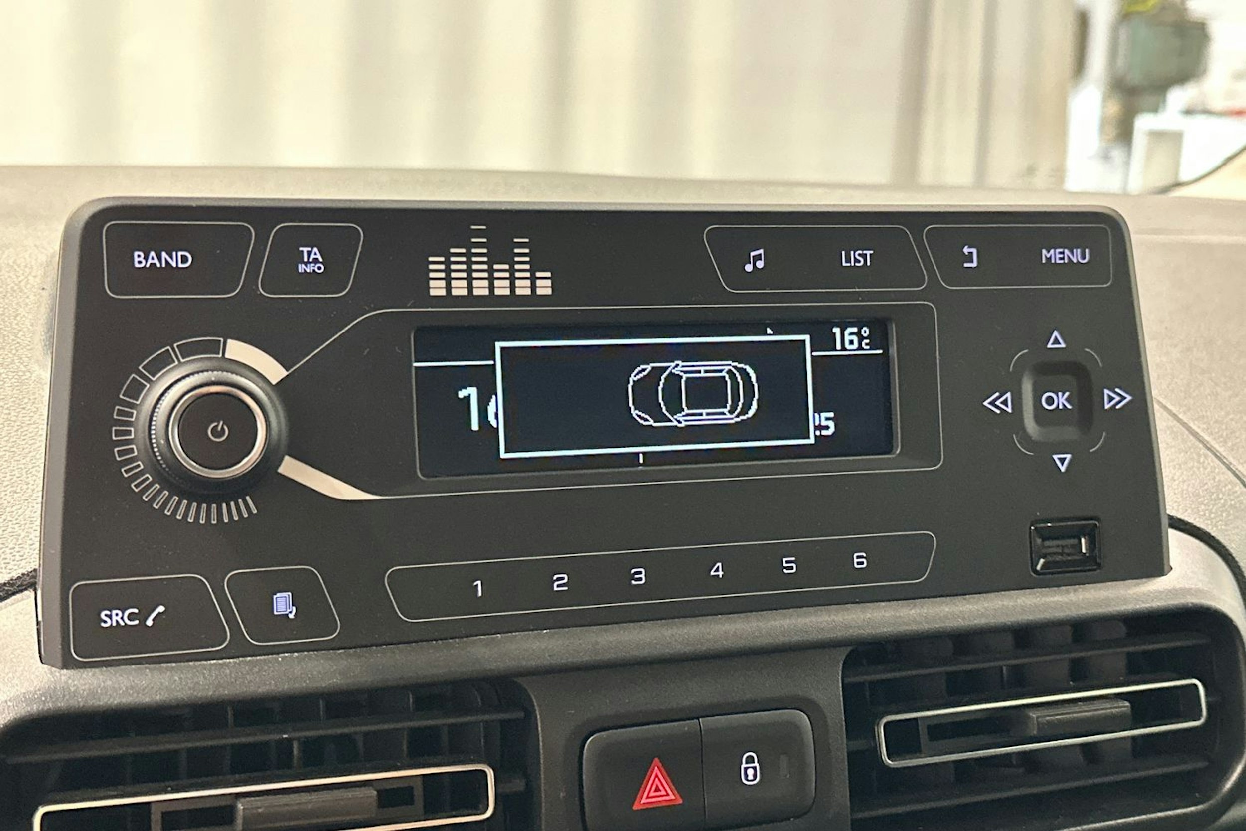 valkoinen Toyota Proace CITY Verso 2022 kuva 25.