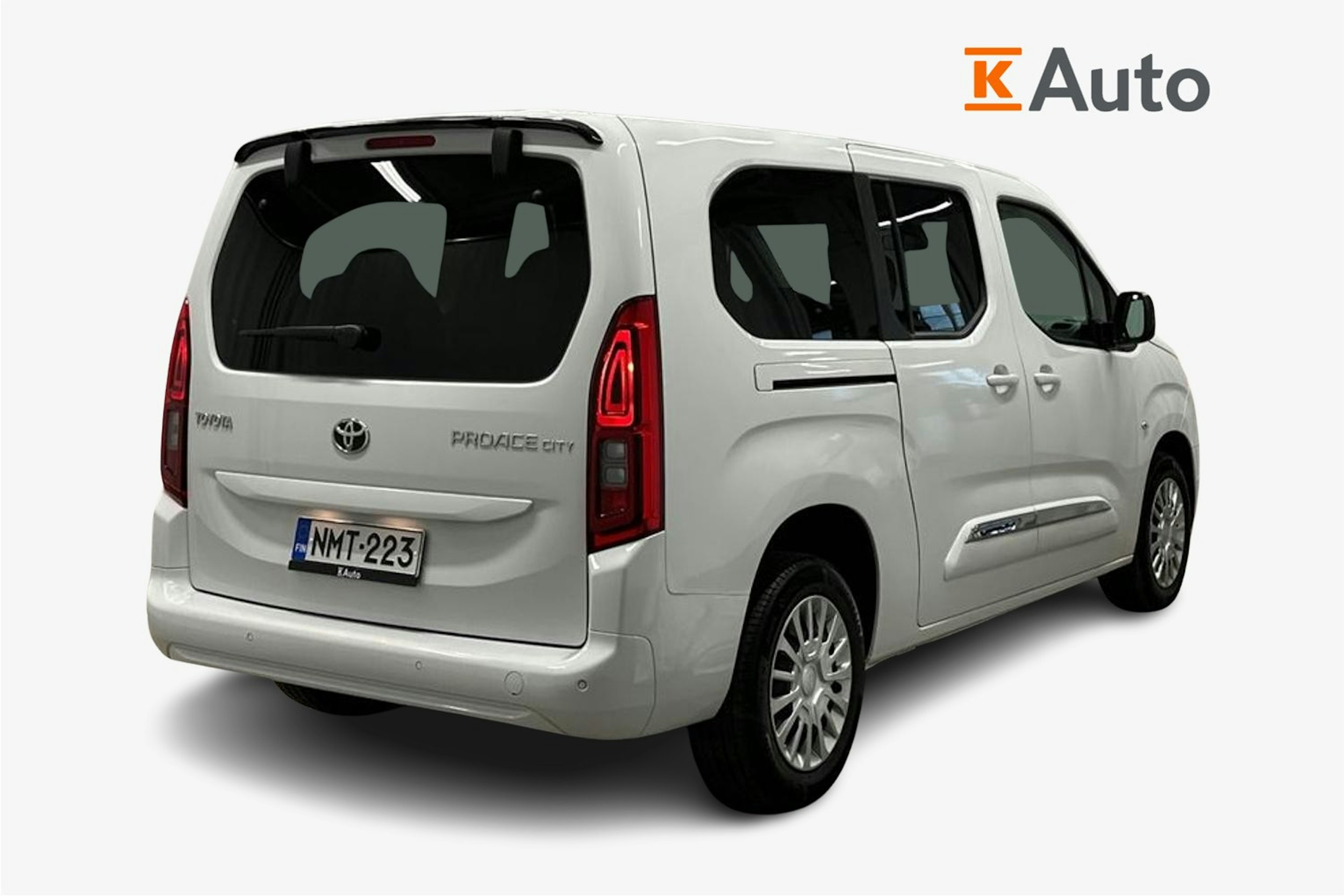 valkoinen Toyota Proace CITY Verso 2022 kuva 2.