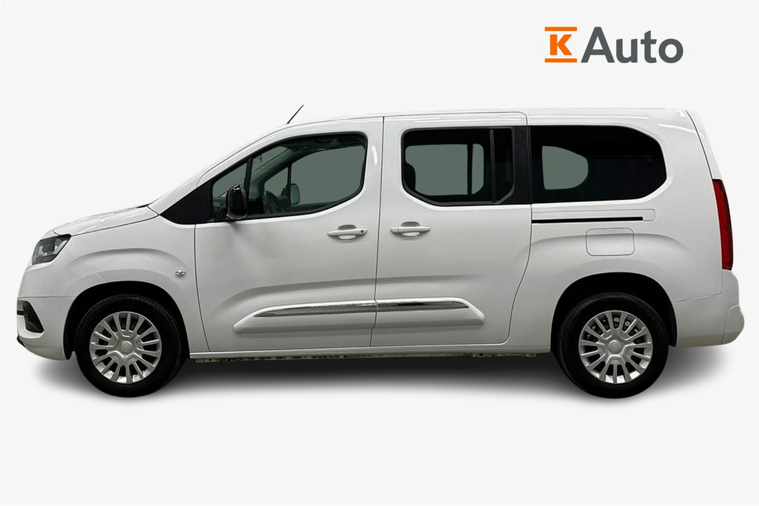 valkoinen Toyota Proace CITY Verso 2022 kuva 5.